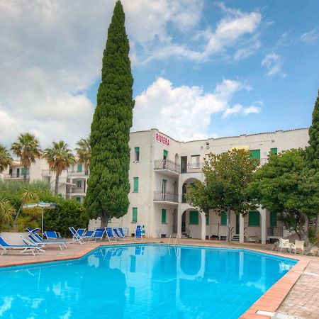 Hotel Riviera Pietra Ligure Bagian luar foto