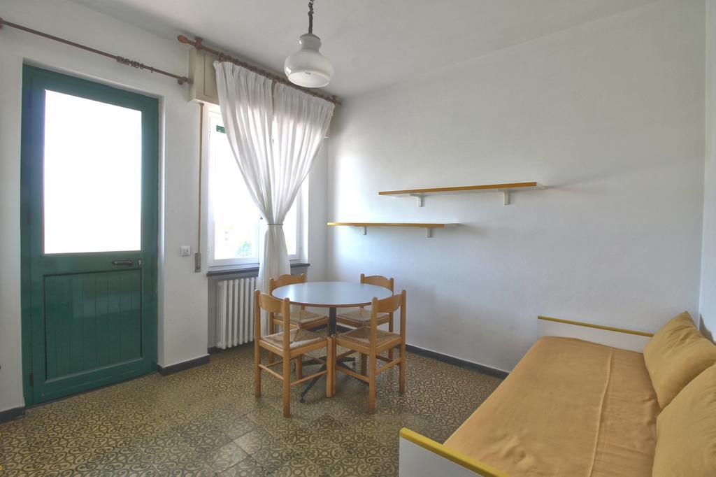 Hotel Riviera Pietra Ligure Bagian luar foto