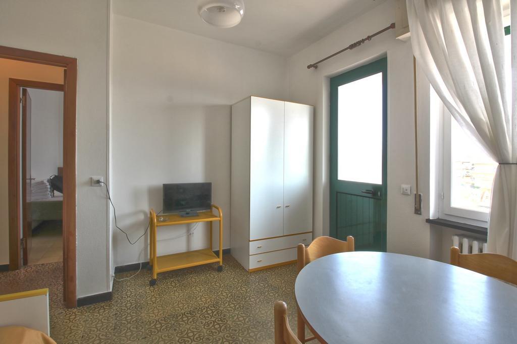 Hotel Riviera Pietra Ligure Bagian luar foto