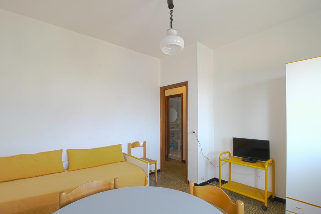 Hotel Riviera Pietra Ligure Bagian luar foto