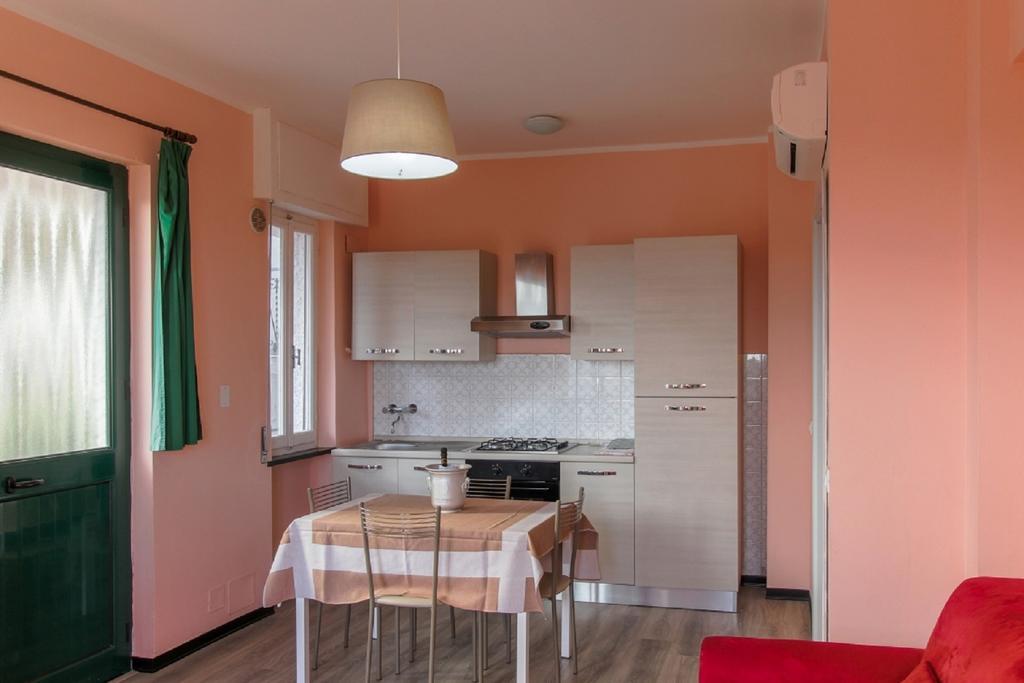 Hotel Riviera Pietra Ligure Bagian luar foto