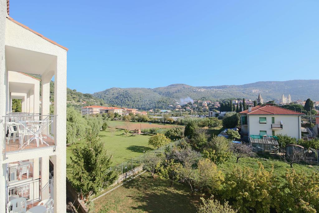Hotel Riviera Pietra Ligure Bagian luar foto
