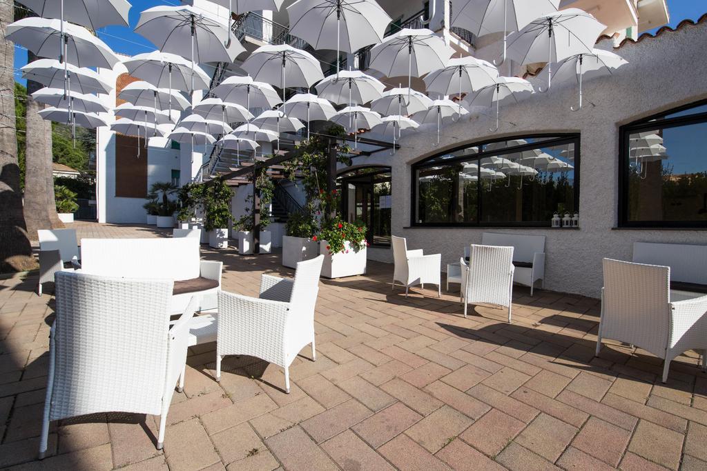 Hotel Riviera Pietra Ligure Bagian luar foto