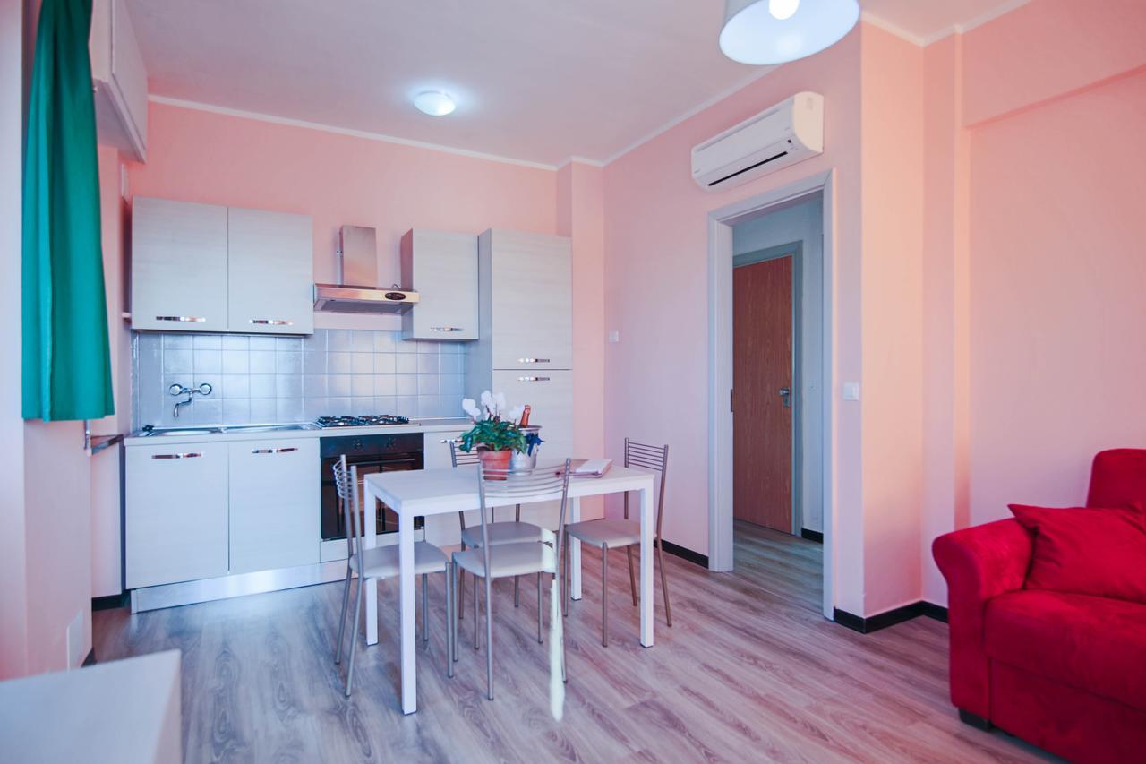 Hotel Riviera Pietra Ligure Bagian luar foto