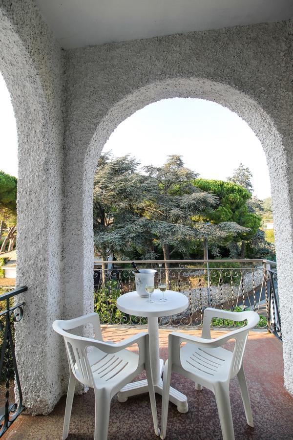 Hotel Riviera Pietra Ligure Bagian luar foto