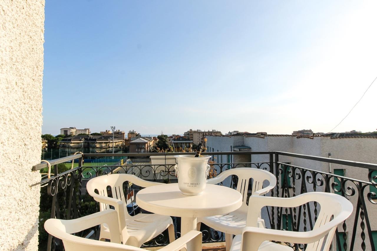 Hotel Riviera Pietra Ligure Bagian luar foto