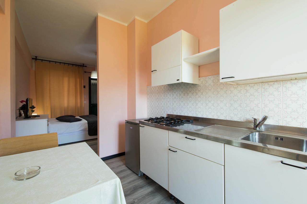 Hotel Riviera Pietra Ligure Bagian luar foto