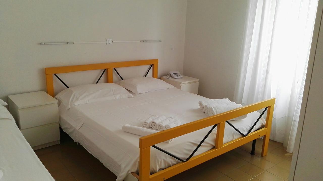 Hotel Riviera Pietra Ligure Bagian luar foto
