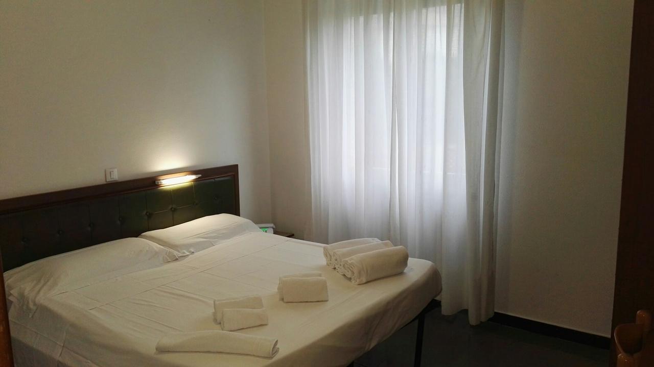 Hotel Riviera Pietra Ligure Bagian luar foto