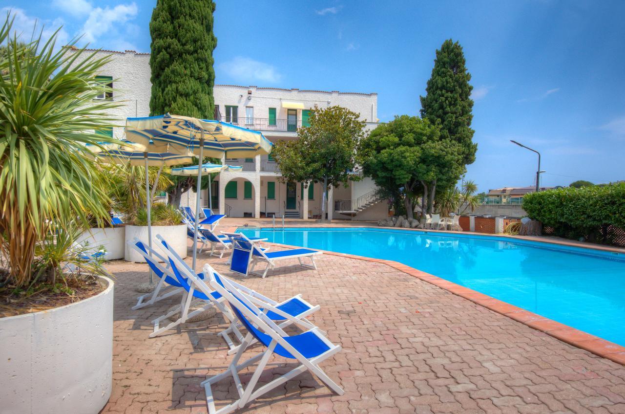 Hotel Riviera Pietra Ligure Bagian luar foto