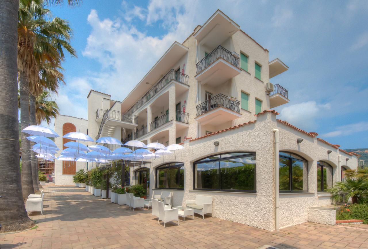 Hotel Riviera Pietra Ligure Bagian luar foto
