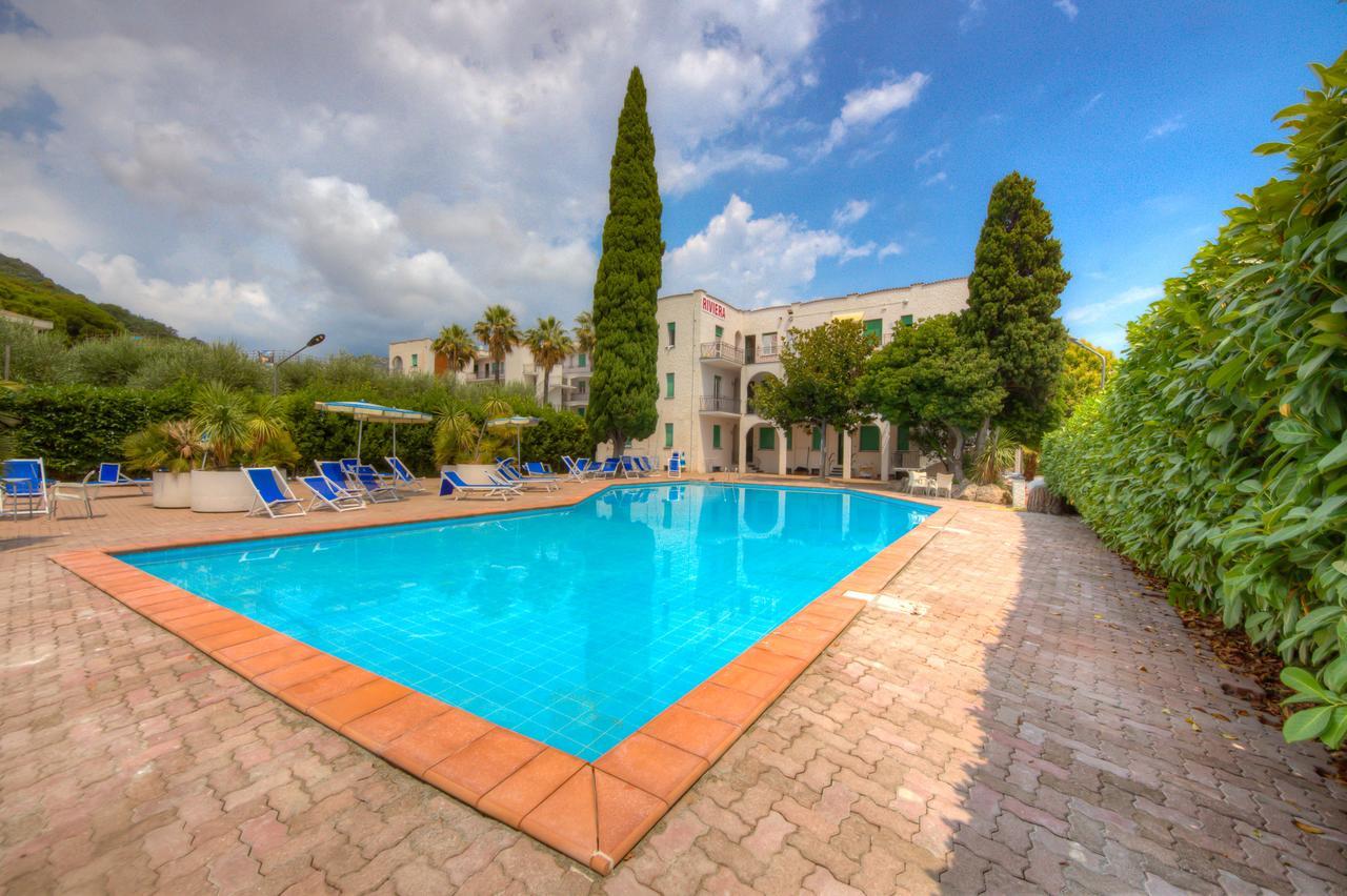Hotel Riviera Pietra Ligure Bagian luar foto