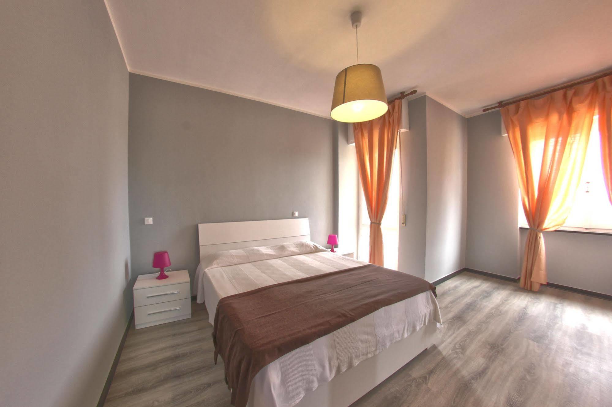Hotel Riviera Pietra Ligure Bagian luar foto