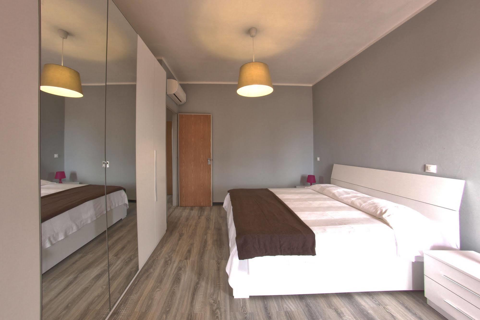 Hotel Riviera Pietra Ligure Bagian luar foto