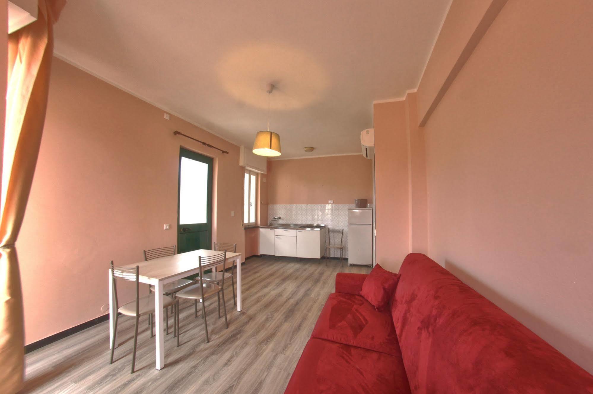 Hotel Riviera Pietra Ligure Bagian luar foto