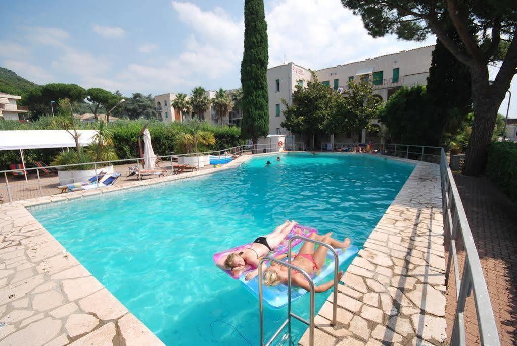 Hotel Riviera Pietra Ligure Bagian luar foto
